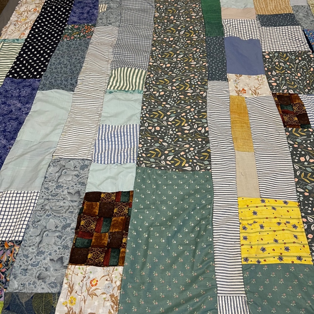 New Handmade Rag Quilt - Picture 6 of 6